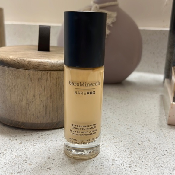 Bare Minerals Bare Pro Foundation - Picture 4 of 5